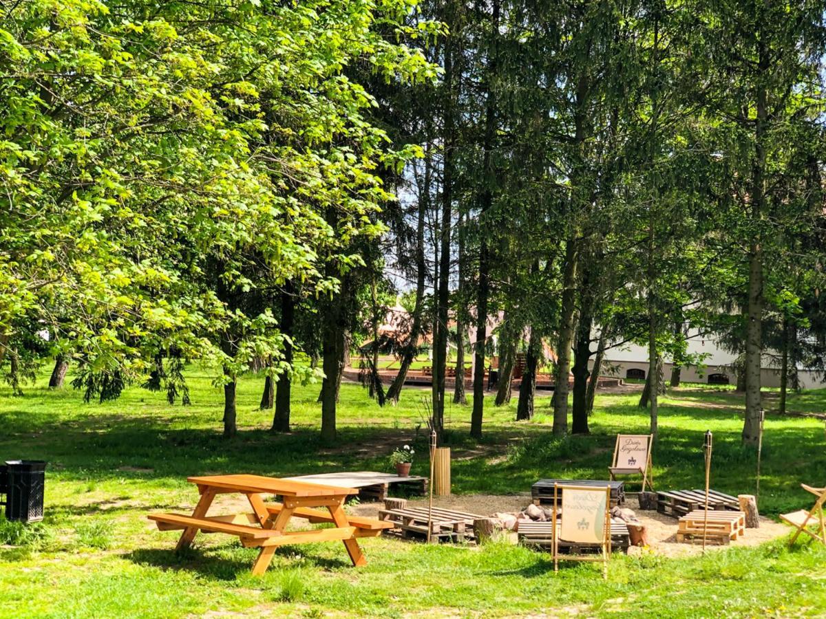 Dwor Gogolewo Nad Warta Bed and Breakfast Ksiaz Wielkopolski Buitenkant foto