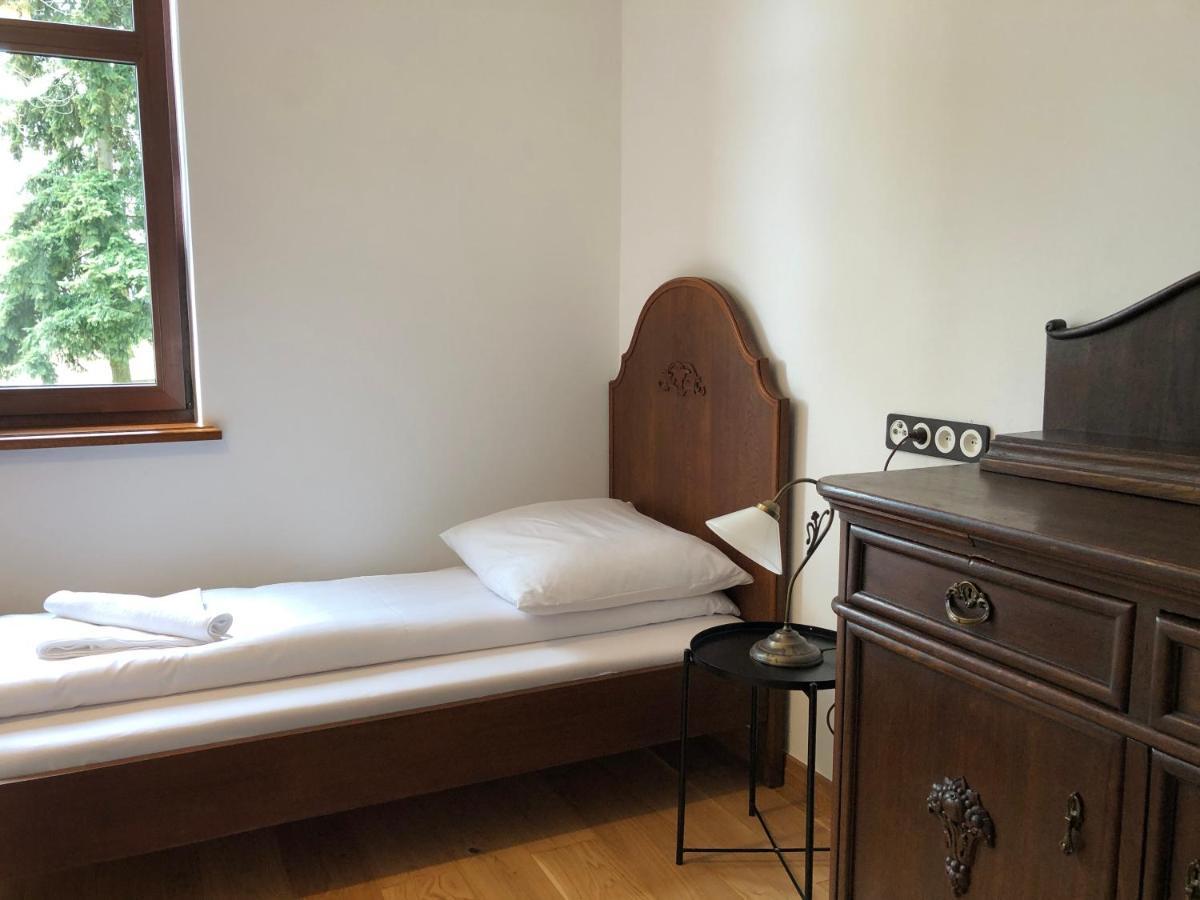 Dwor Gogolewo Nad Warta Bed and Breakfast Ksiaz Wielkopolski Buitenkant foto